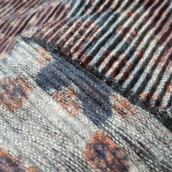 NWT Geometric Warm Pleated Reversible Scarf - Picture 6 of 8